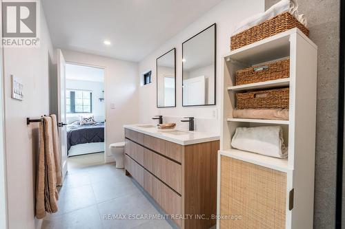 5135 Mulberry Drive, Burlington, ON - Indoor