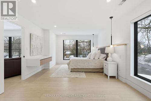 5135 Mulberry Drive, Burlington, ON - Indoor Photo Showing Bedroom