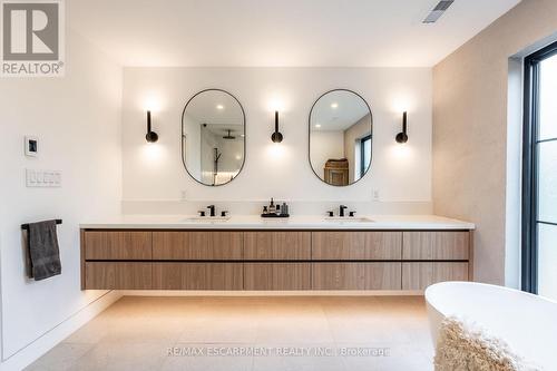 5135 Mulberry Drive, Burlington, ON - Indoor Photo Showing Bathroom