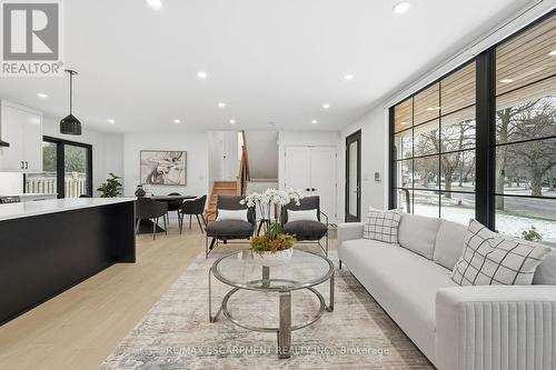 5135 Mulberry Drive, Burlington, ON - Indoor Photo Showing Living Room