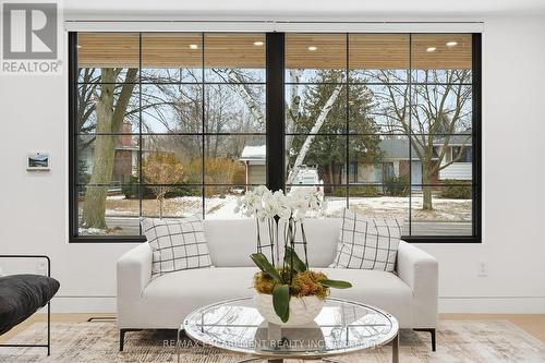 5135 Mulberry Drive, Burlington, ON - Indoor