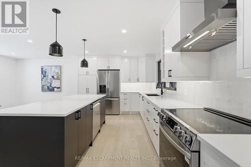 5135 Mulberry Drive, Burlington, ON - Indoor Photo Showing Kitchen With Upgraded Kitchen