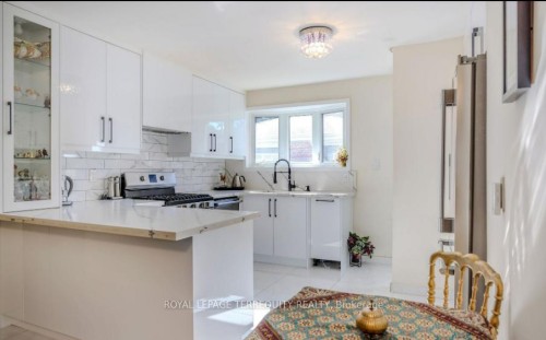 25 Bailey Crescent, Aurora, ON 