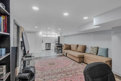 25 Bailey Crescent, Aurora, ON 