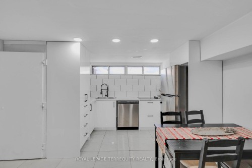 25 Bailey Crescent, Aurora, ON 