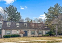 24 Laureleaf Road  Markham, ON L3T 2X5