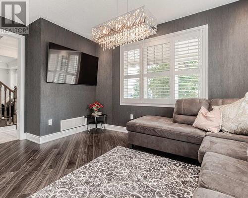 2 Nectarlane Avenue, Caledon, ON - Indoor Photo Showing Living Room