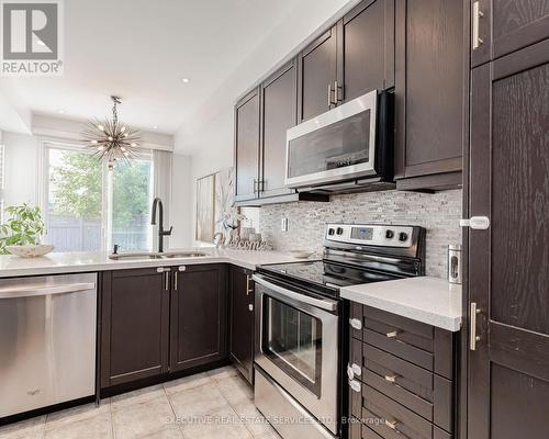 2 Nectarlane Avenue, Caledon, ON - Indoor Photo Showing Kitchen With Stainless Steel Kitchen With Double Sink With Upgraded Kitchen