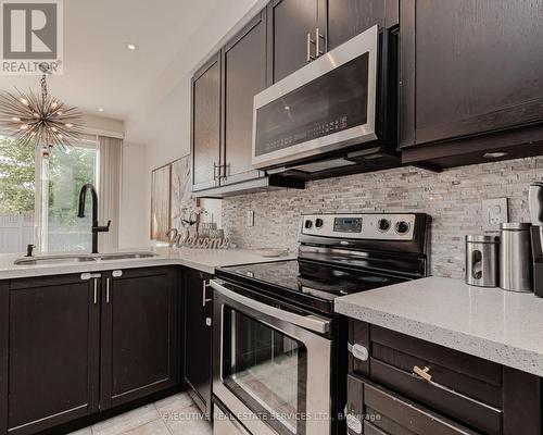 2 Nectarlane Avenue, Caledon, ON - Indoor Photo Showing Kitchen With Stainless Steel Kitchen With Double Sink With Upgraded Kitchen