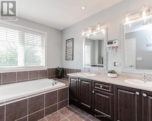 2 Nectarlane Avenue, Caledon, ON - Indoor Photo Showing Bathroom