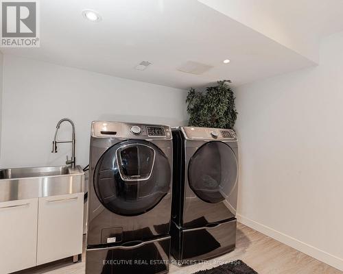 2 Nectarlane Avenue, Caledon, ON - Indoor Photo Showing Laundry Room