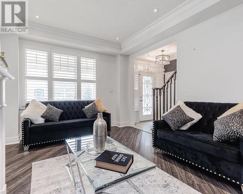 2 Nectarlane Avenue, Caledon, ON - Indoor Photo Showing Living Room