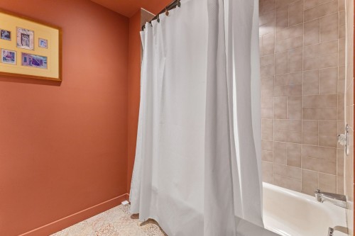 Bathroom - 6L-6100 Ch. Deacon, Montréal (Côte-Des-Neiges/Notre-Dame-De-Grâce), QC - Indoor Photo Showing Bathroom