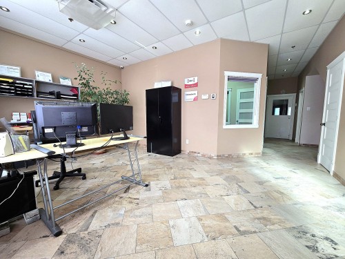 Office - 101-575 Boul. Du Curé-Boivin, Boisbriand, QC - Indoor