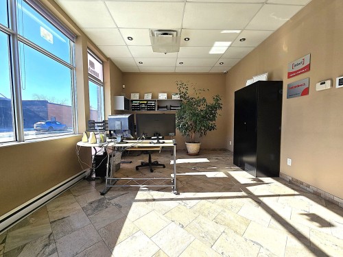 Office - 101-575 Boul. Du Curé-Boivin, Boisbriand, QC - Indoor Photo Showing Other Room