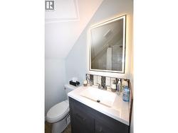 Upper floor bathroom - 