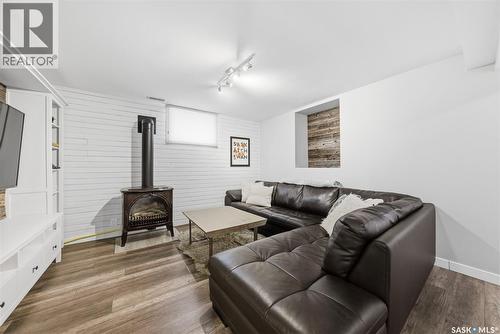 615 Walmer Road, Saskatoon, SK - Indoor Photo Showing Living Room