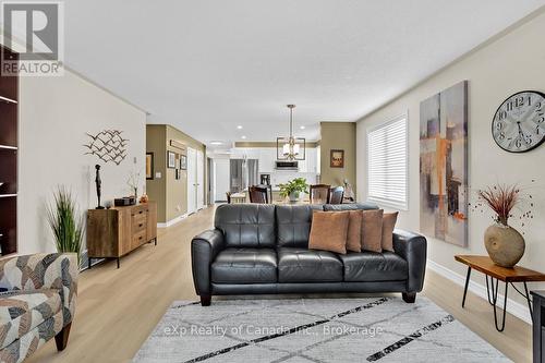 124 Wilson Avenue, Tillsonburg, ON - Indoor Photo Showing Living Room