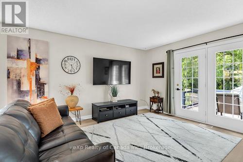 124 Wilson Avenue, Tillsonburg, ON - Indoor Photo Showing Living Room