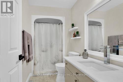 124 Wilson Avenue, Tillsonburg, ON - Indoor Photo Showing Bathroom