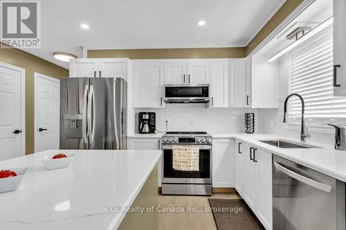124 Wilson Avenue, Tillsonburg, ON - Indoor Photo Showing Kitchen With Upgraded Kitchen