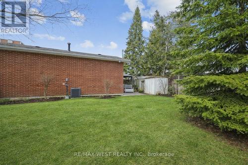 2 Lisburn Crescent, Toronto, ON - Outdoor
