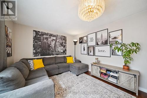 2 Lisburn Crescent, Toronto, ON - Indoor Photo Showing Living Room