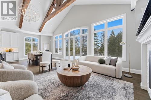 3905 Sideline 14, Pickering, ON - Indoor Photo Showing Living Room