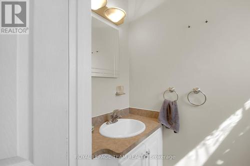 962 Dynes Road, Ottawa, ON - Indoor Photo Showing Bathroom