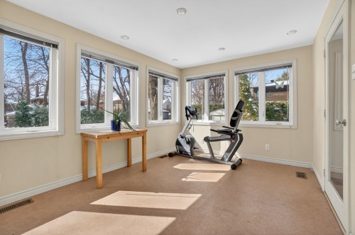 Sun Room - 71 Av. Edison, Saint-Lambert, QC - Indoor Photo Showing Gym Room