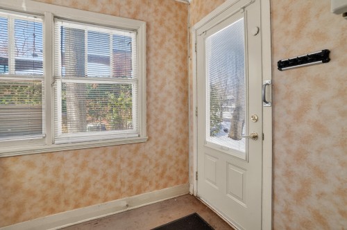 Entry - 71 Av. Edison, Saint-Lambert, QC - Indoor Photo Showing Other Room