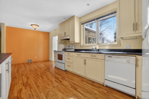 Kitchen - 71 Av. Edison, Saint-Lambert, QC - Indoor Photo Showing Kitchen