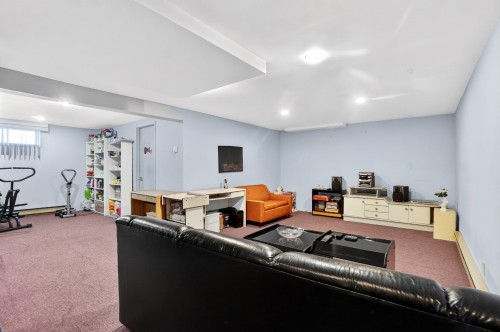 Salle familiale - 1015 Crois. Savard, Brossard, QC - Indoor