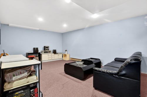 Salle familiale - 1015 Crois. Savard, Brossard, QC - Indoor