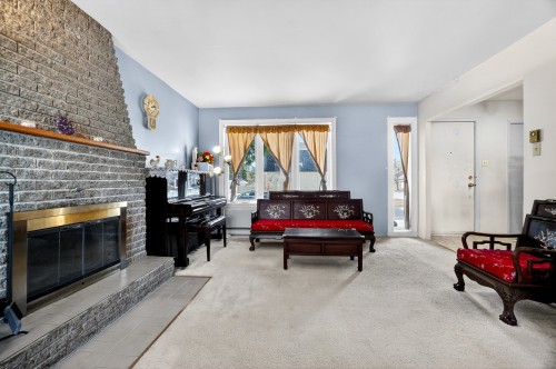 Salon - 1015 Crois. Savard, Brossard, QC - Indoor With Fireplace