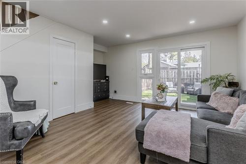 621 Francis Road, Burlington, ON - Indoor Photo Showing Living Room