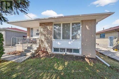 66 HIGHRIDGE AVENUE  Hamilton, ON L8E 2S1