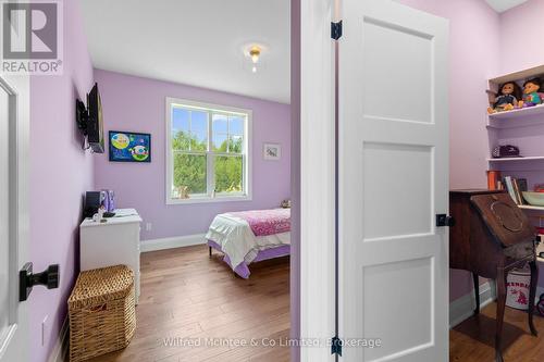 574461 Sideroad 40, West Grey, ON - Indoor Photo Showing Bedroom