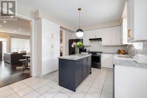 212 East'S Corners Boulevard, Vaughan, ON - Indoor Photo Showing Kitchen With Upgraded Kitchen
