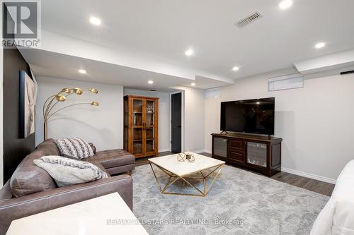 212 East'S Corners Boulevard, Vaughan, ON - Indoor Photo Showing Living Room
