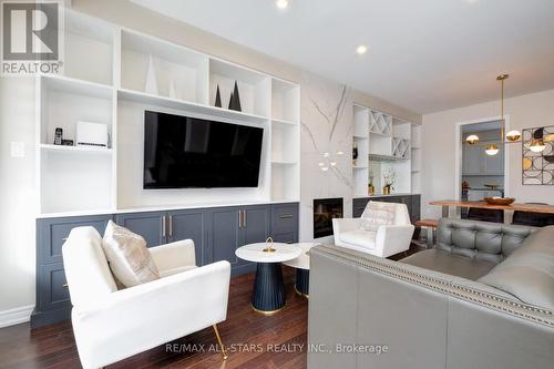 212 East'S Corners Boulevard, Vaughan, ON - Indoor Photo Showing Living Room