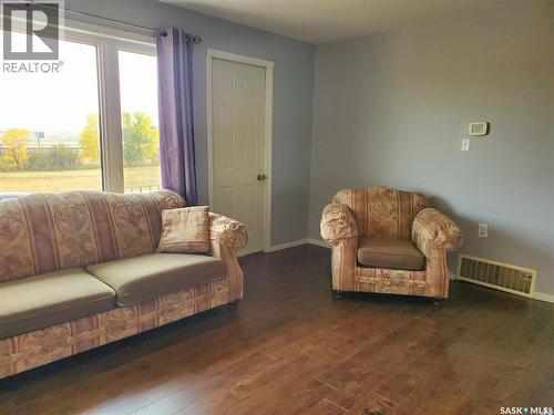 102 Railway Avenue E, Waldeck, SK - Indoor Photo Showing Living Room