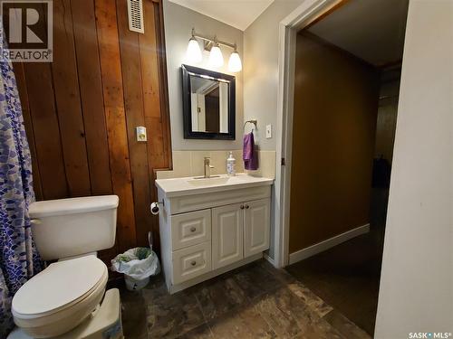 102 Railway Avenue E, Waldeck, SK - Indoor Photo Showing Bathroom