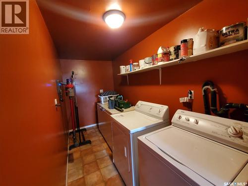 102 Railway Avenue E, Waldeck, SK - Indoor Photo Showing Laundry Room