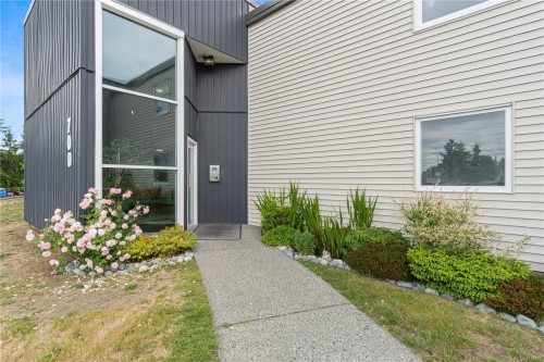 700 Poplar St, Nanaimo, BC - Outdoor With Exterior