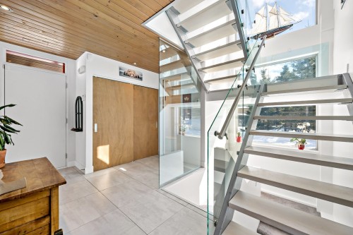 Escalier - 2250 Ch. De L'Étang, Sainte-Adèle, QC - Indoor Photo Showing Other Room