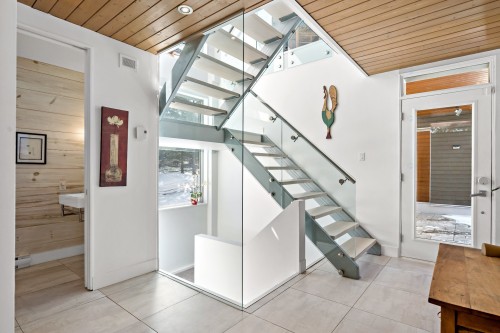 Escalier - 2250 Ch. De L'Étang, Sainte-Adèle, QC - Indoor Photo Showing Other Room