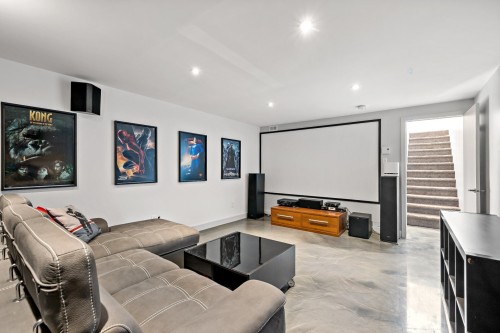 Salle familiale - 2250 Ch. De L'Étang, Sainte-Adèle, QC - Indoor