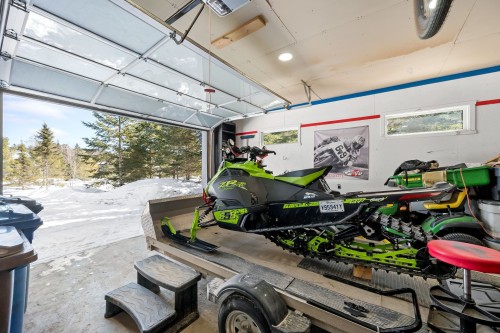 Garage - 2250 Ch. De L'Étang, Sainte-Adèle, QC - Indoor Photo Showing Garage