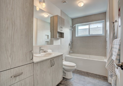 Bathroom - 3950 Rue Lacordaire, Montréal (Mercier/Hochelaga-Maisonneuve), QC - Indoor Photo Showing Bathroom